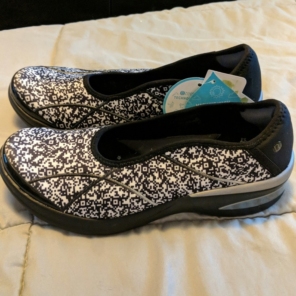 B zees black and white shoes